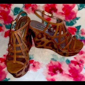 STEVE MADDEN METALLIC LEOPARD PRINT CAGE STYLE WEDGE SANDALS